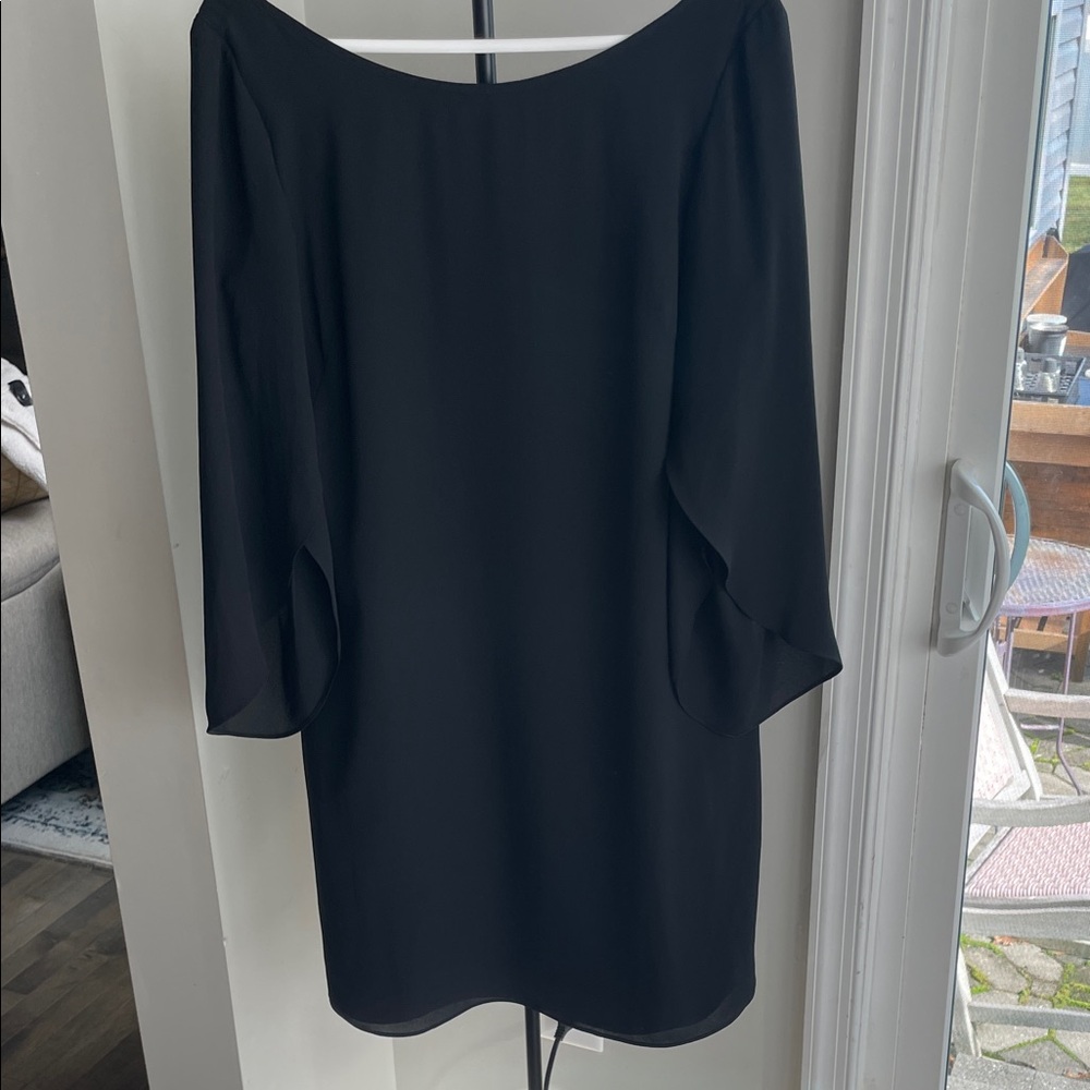 🫶 NWT Black shift cocktail dress w/ tulip sleeve by  London Times